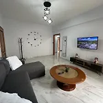 Athenas' Modern Oasis 아파트 *