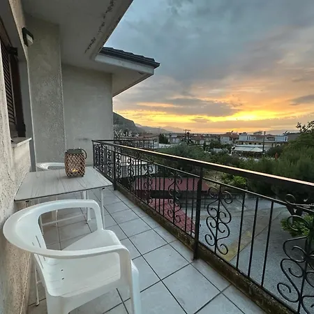 Athenas' Modern Oasis * Καμένα Βούρλα